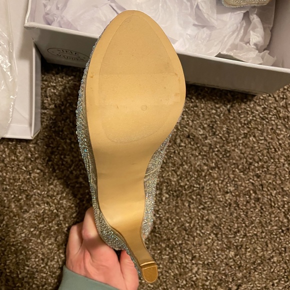 Steve Madden Deevaa Heels. - Picture 1 of 5